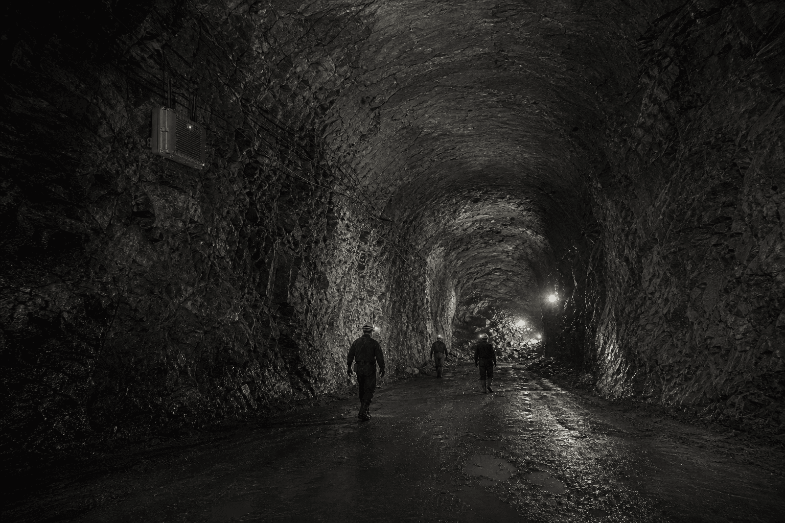 Via Wireless Systems node high in a large Nevada-scale mine drift (~25 ft by 25 ft) with miners below